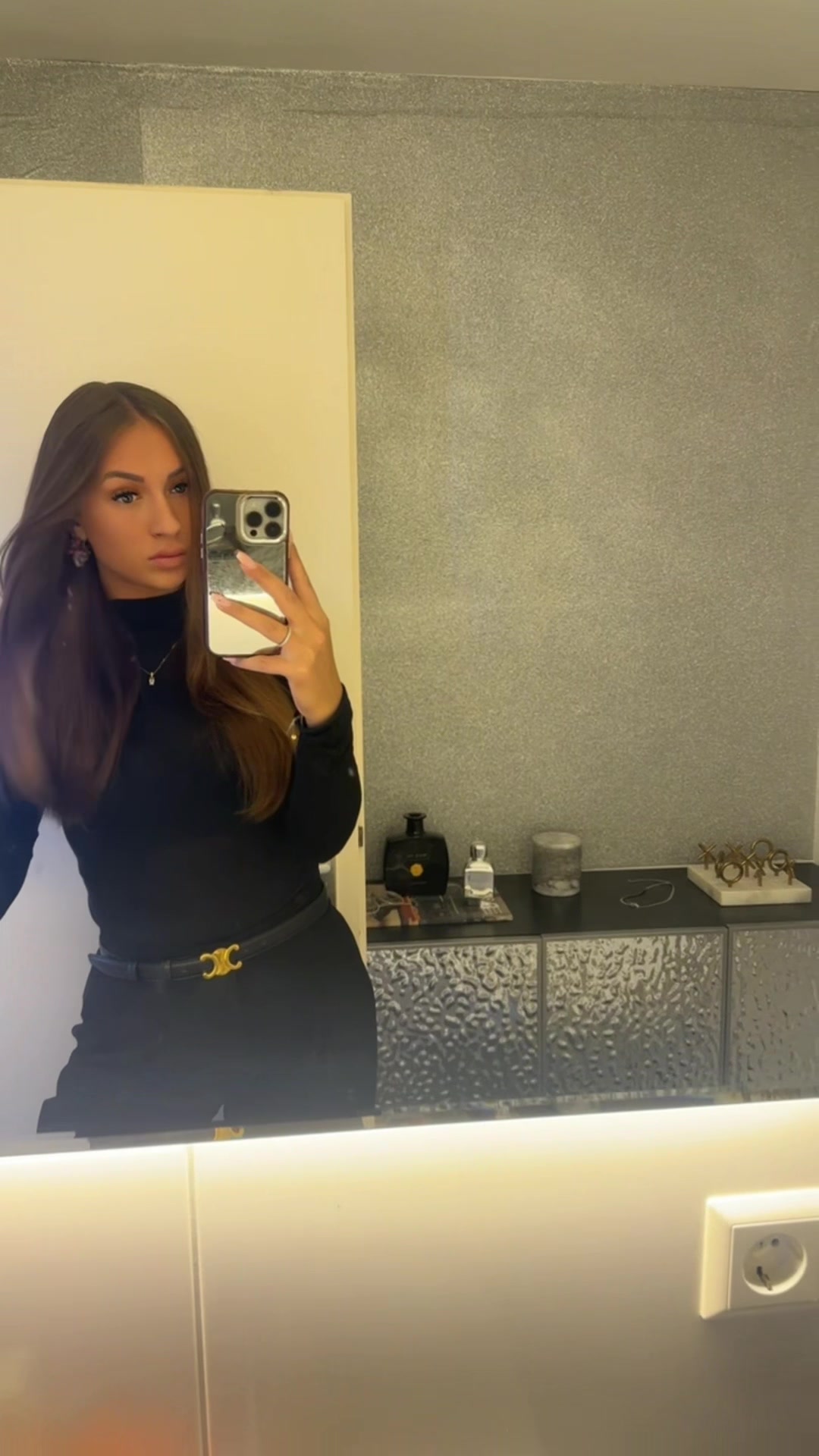 @𝐋 𝐀 𝐔 𝐑 𝐀 &reg;