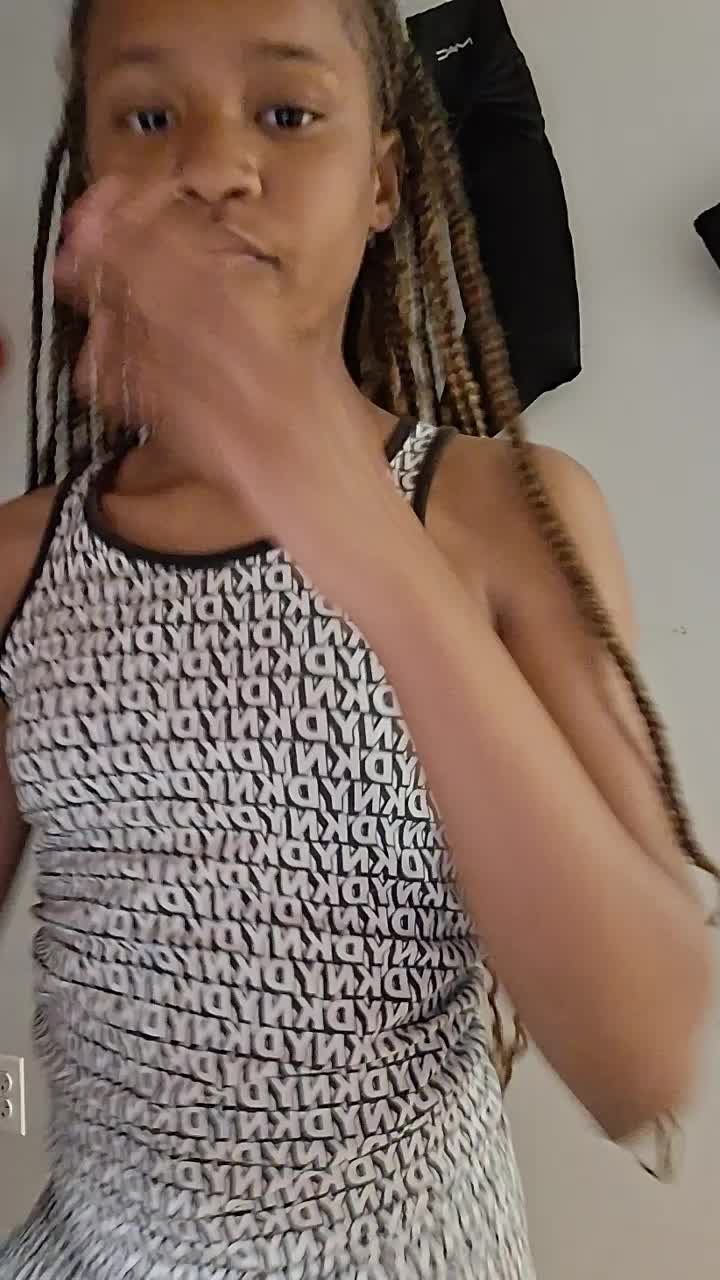 @THEEONLYRAYNEE