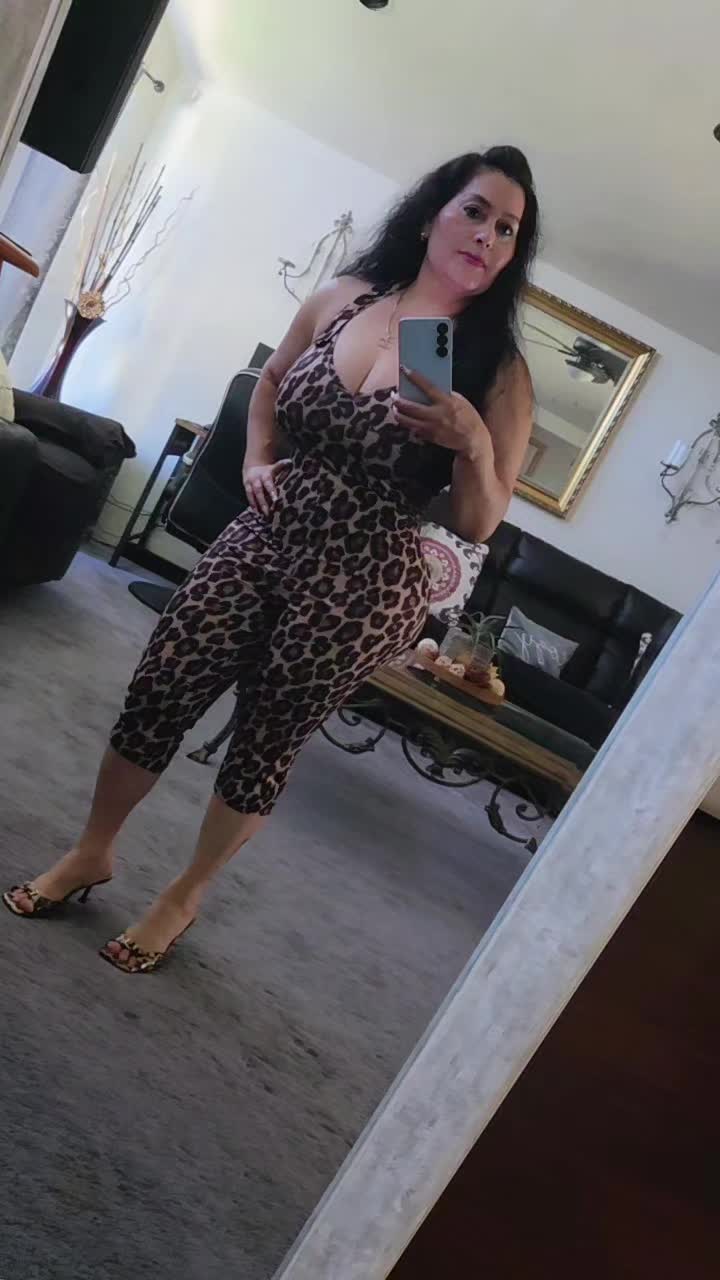 @BELLA🍑MARII👑