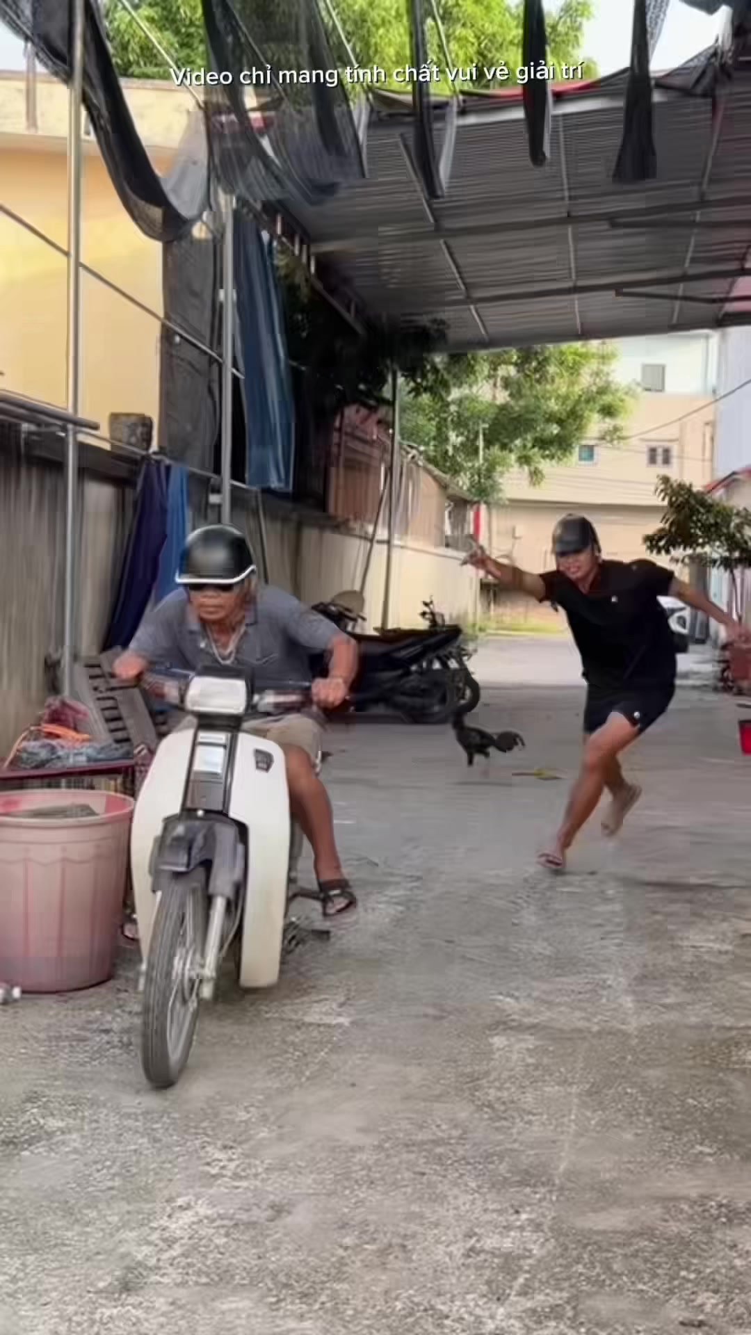 @Ch&uacute; Tư