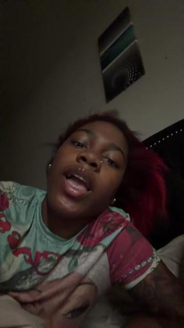@👩🏾&zwj;❤️&zwj;💋&zwj;👩🏽