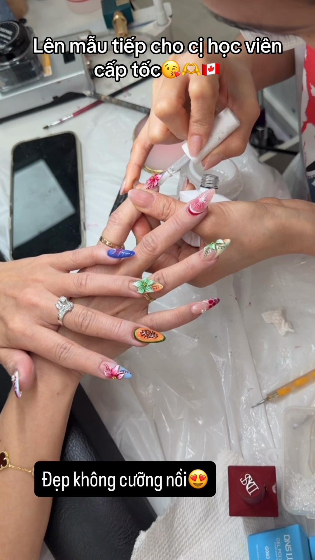 @KimmieNails🇻🇳&hearts;️🇨🇦Tấu H&agrave;i😜