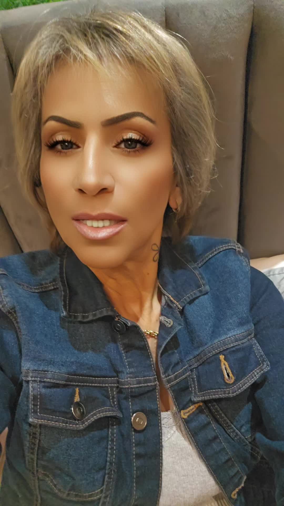 @Dee