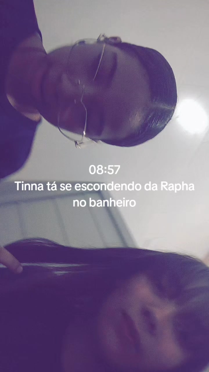 @O que a tinna faz na escola