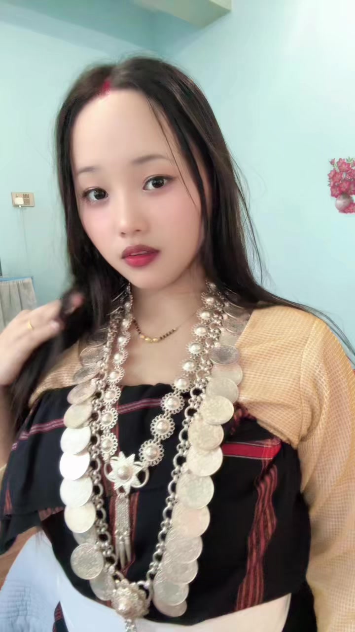 @Roshni limbu💎