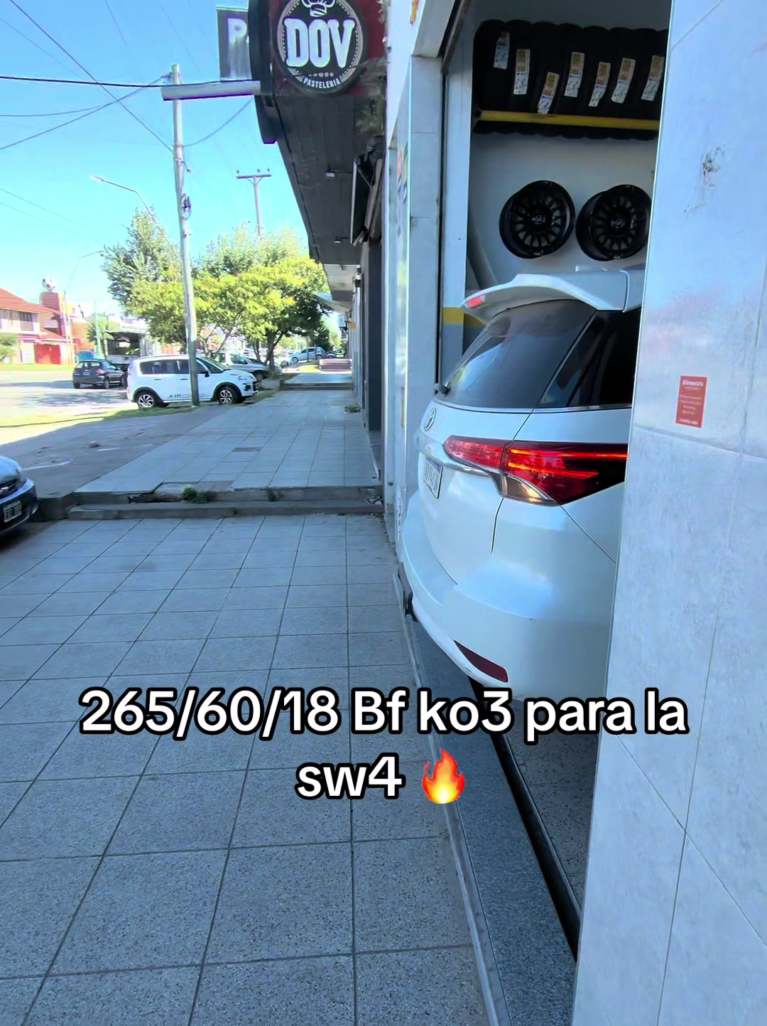 @Los Viejos Gomeria