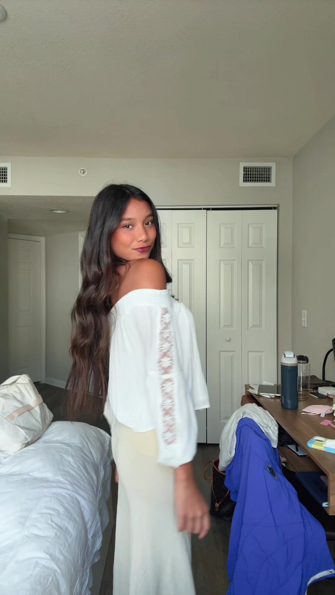 @larasantaines