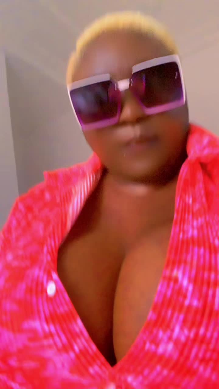 @kellylaforce