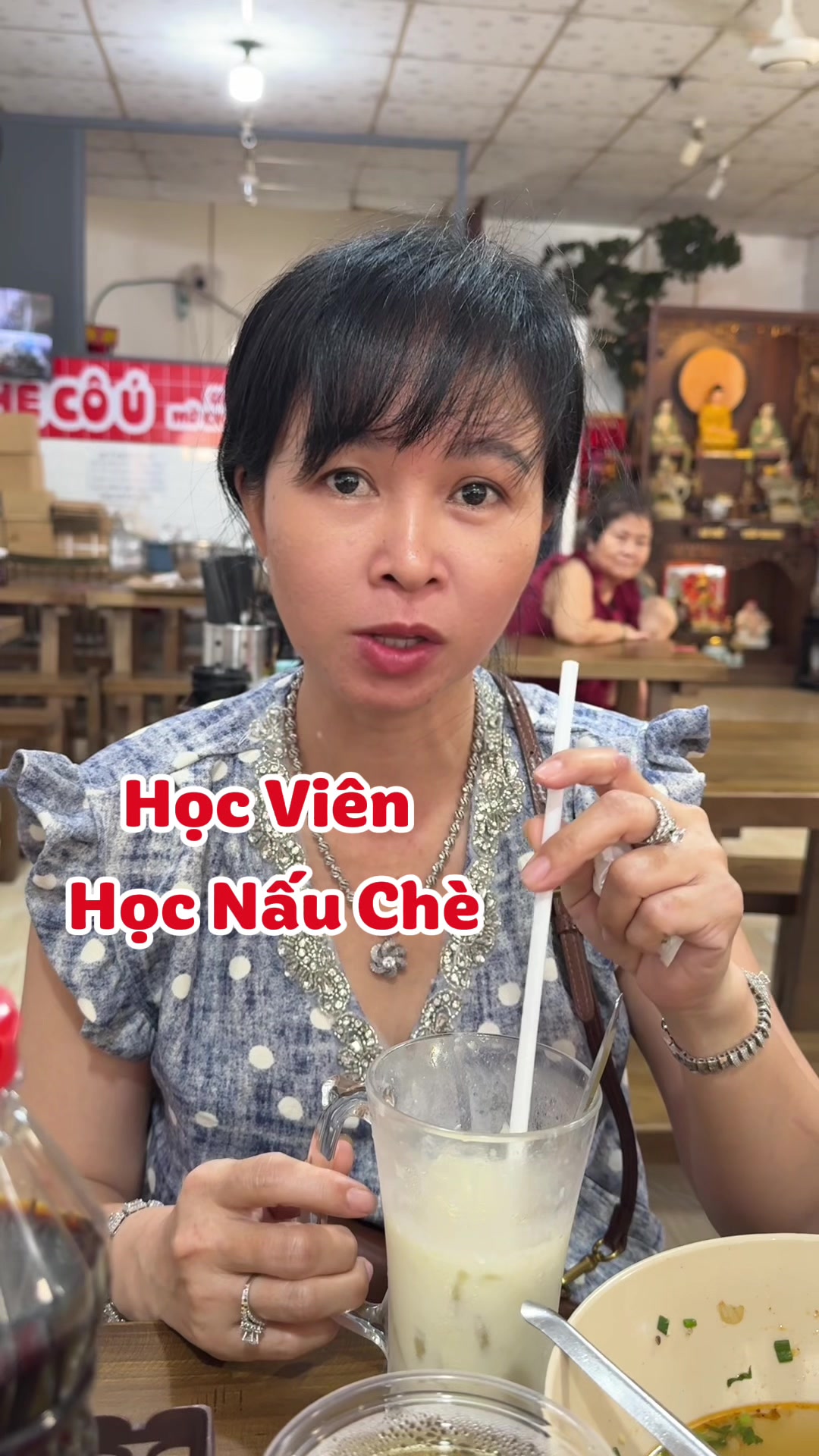 @C&ocirc; &Uacute; B&igrave;nh Dương.