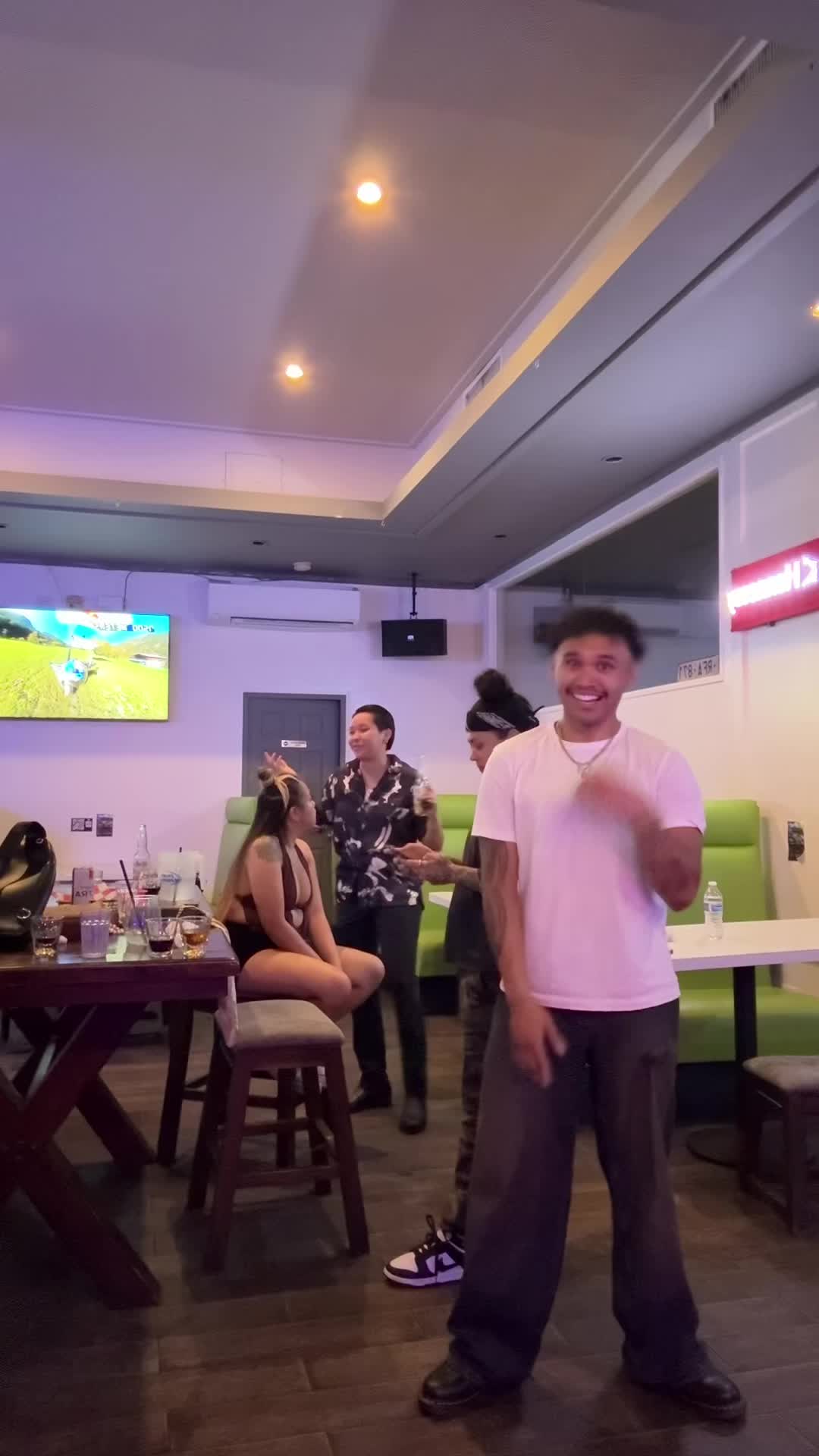@ekek