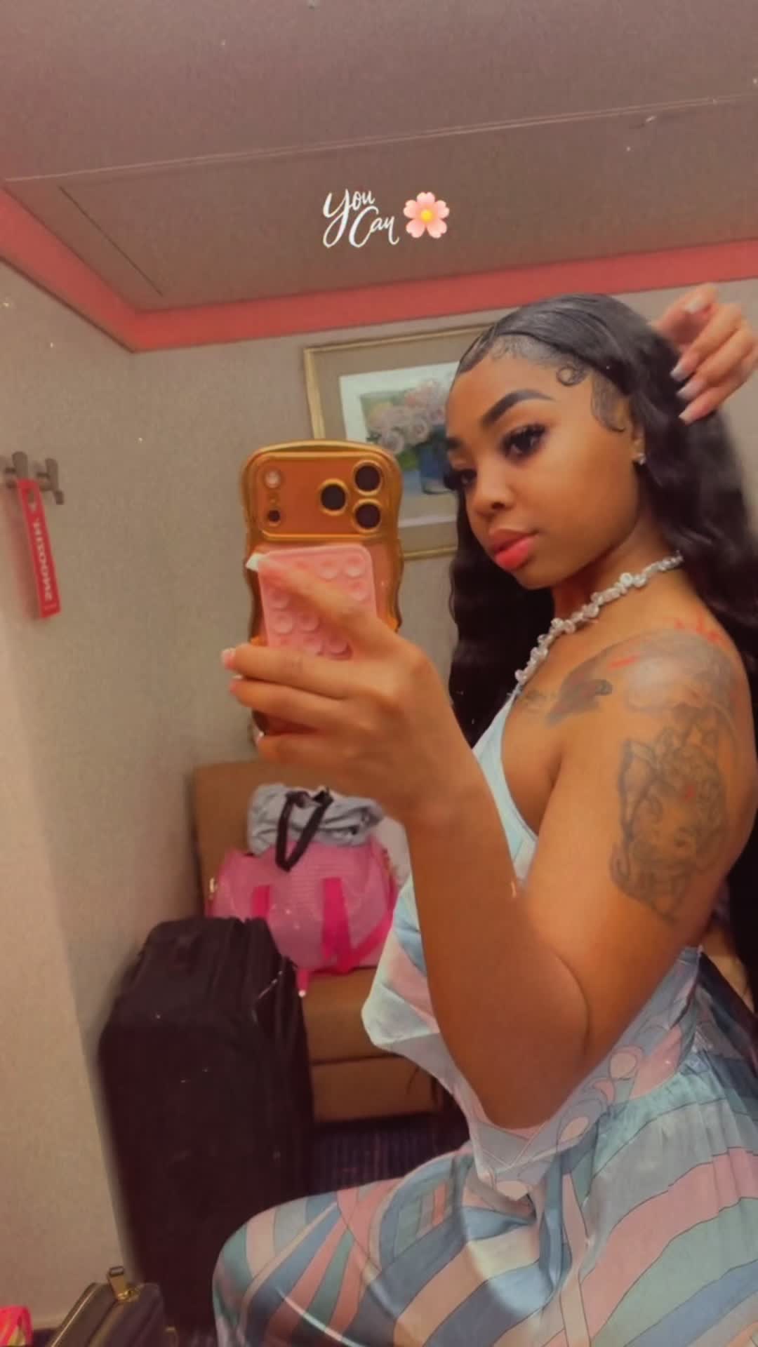 @Moniee B. 🤍