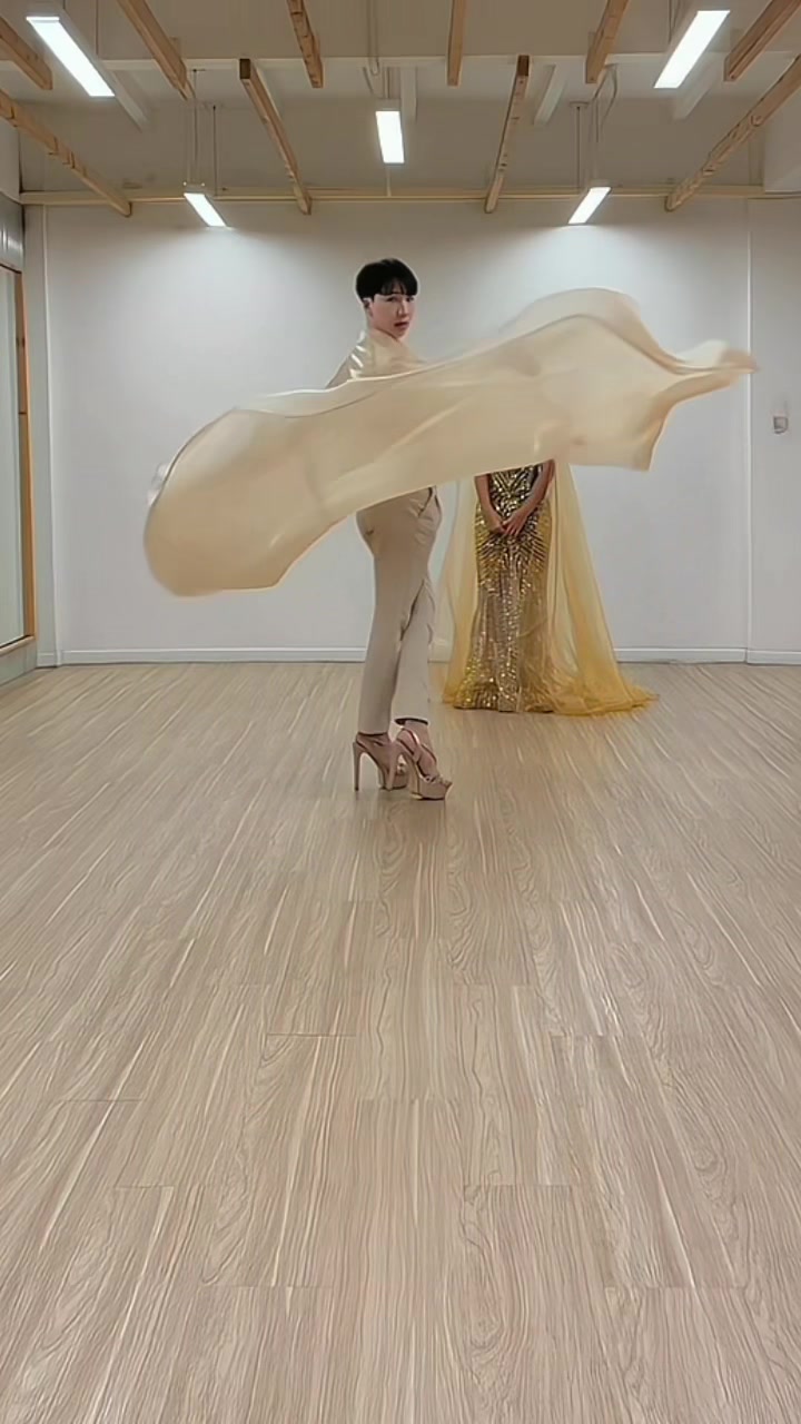 @ครูโอมสอนเดินแบบ สอนเดินนางงาม