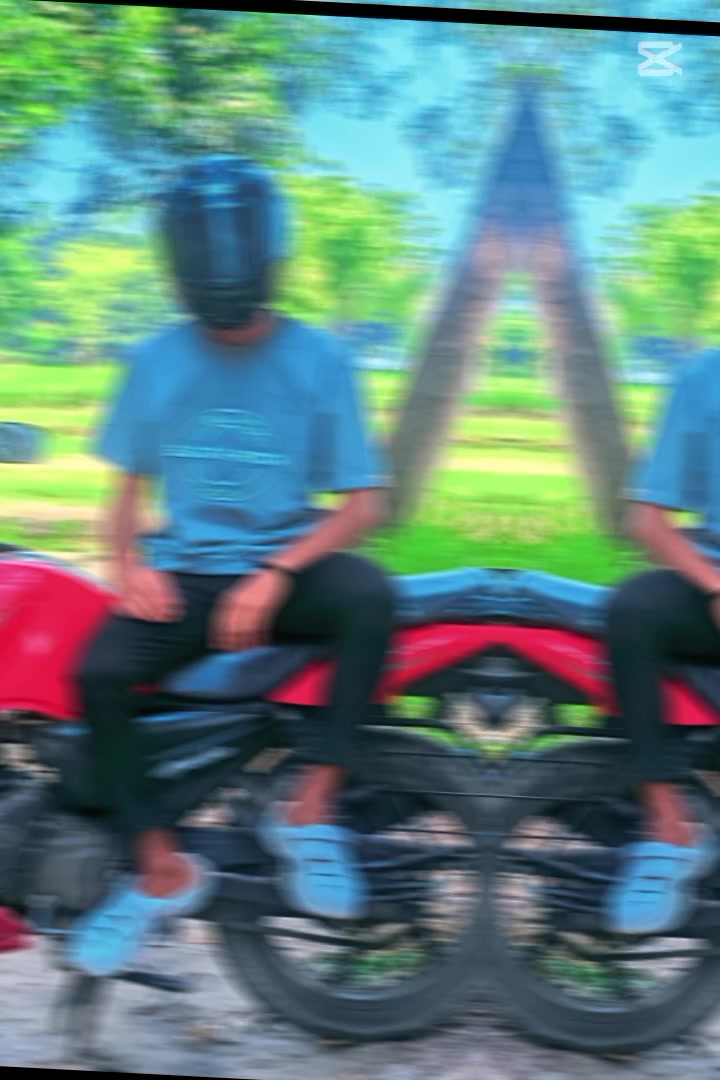 @(^-^)__(^-^)