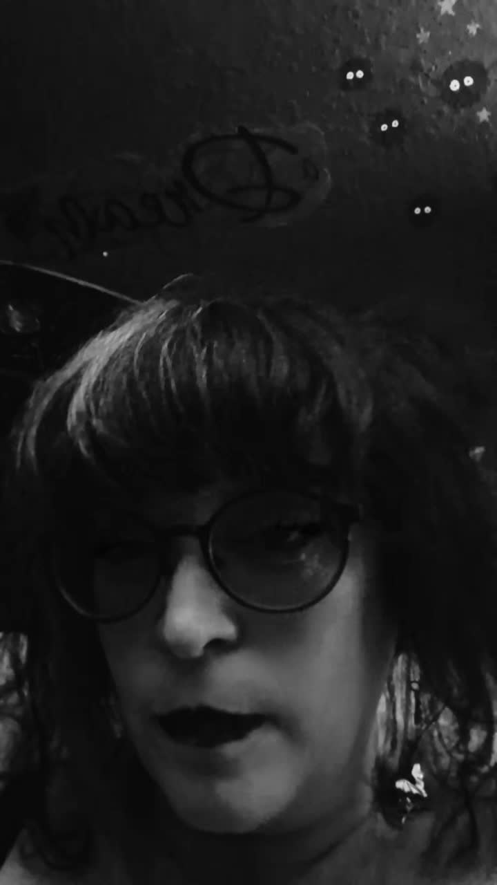 @🧙♀️🐈⬛Mickey Hollow📚🧝♀️