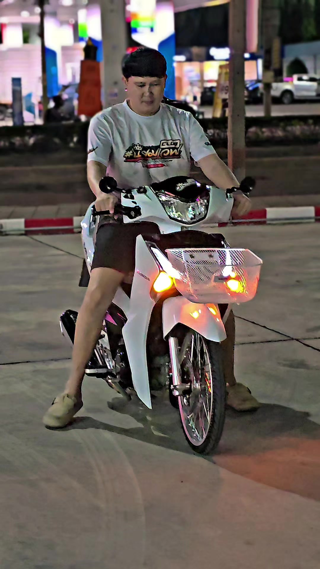 @นพรัตน์ กล่ำผ่อง