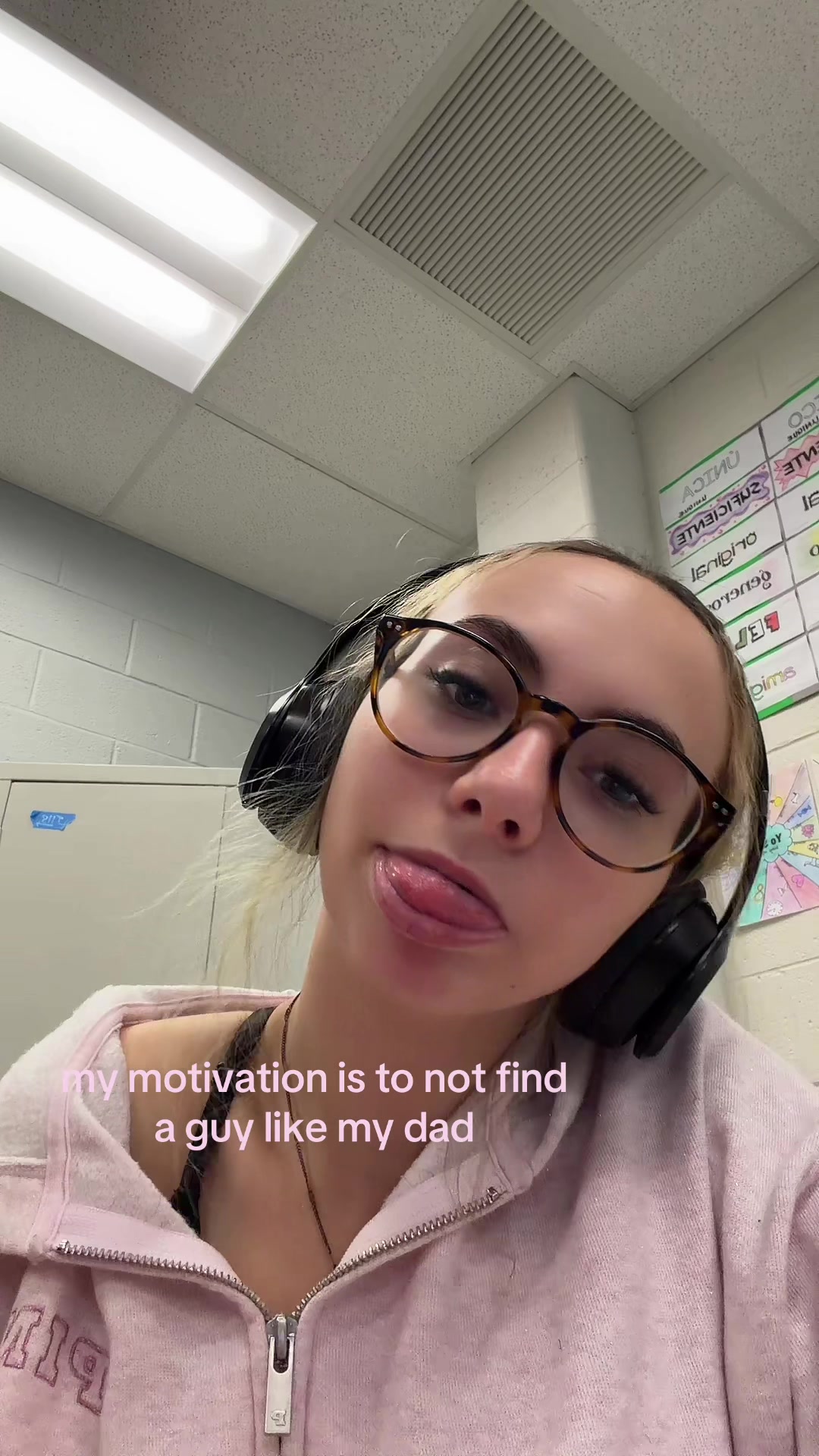 @???