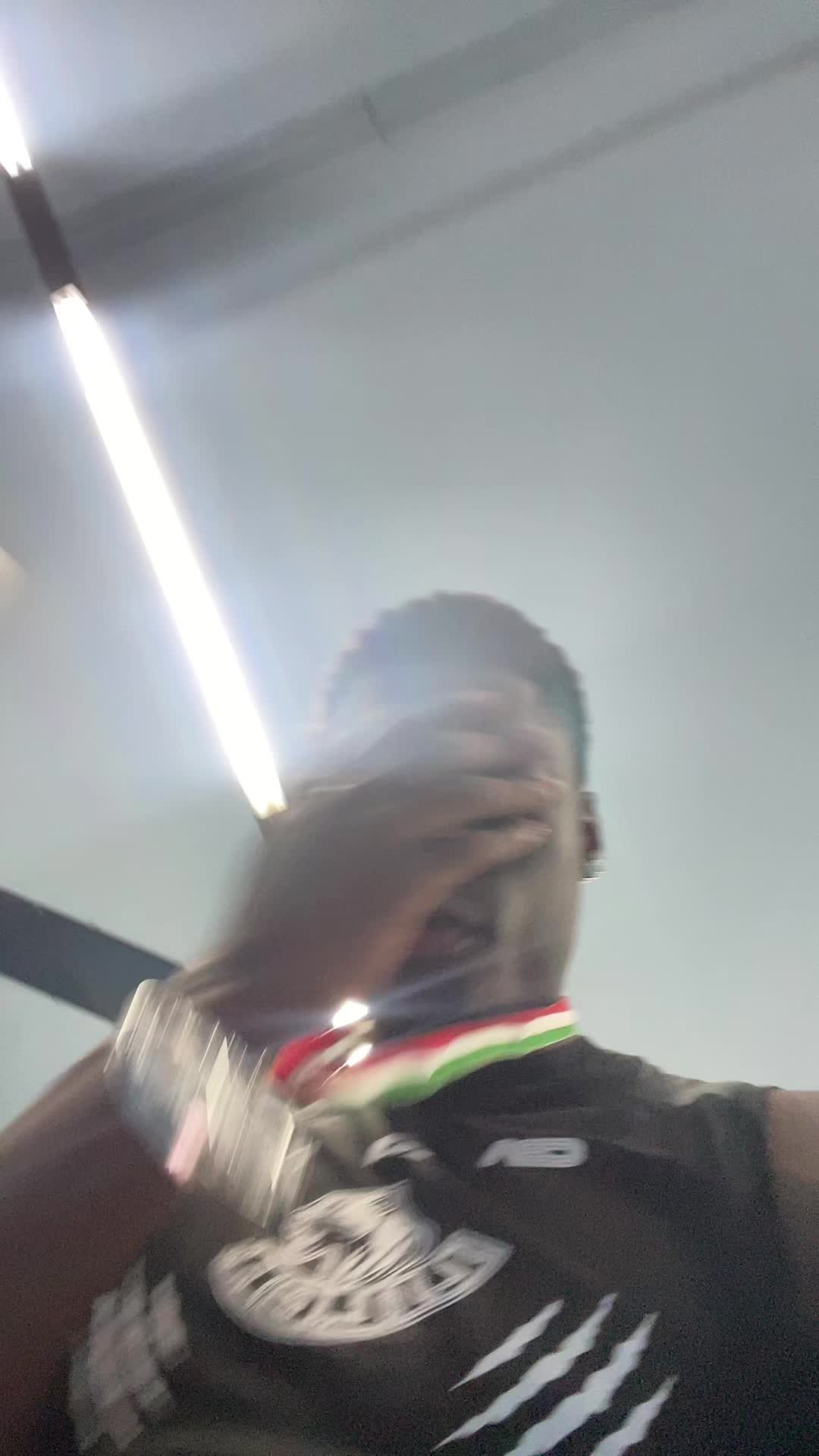 @LilCr