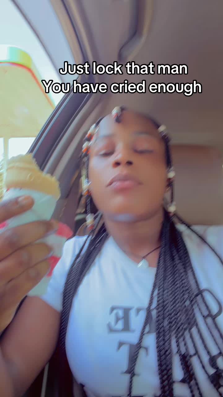 @Nicole Apio (queen of de mic )