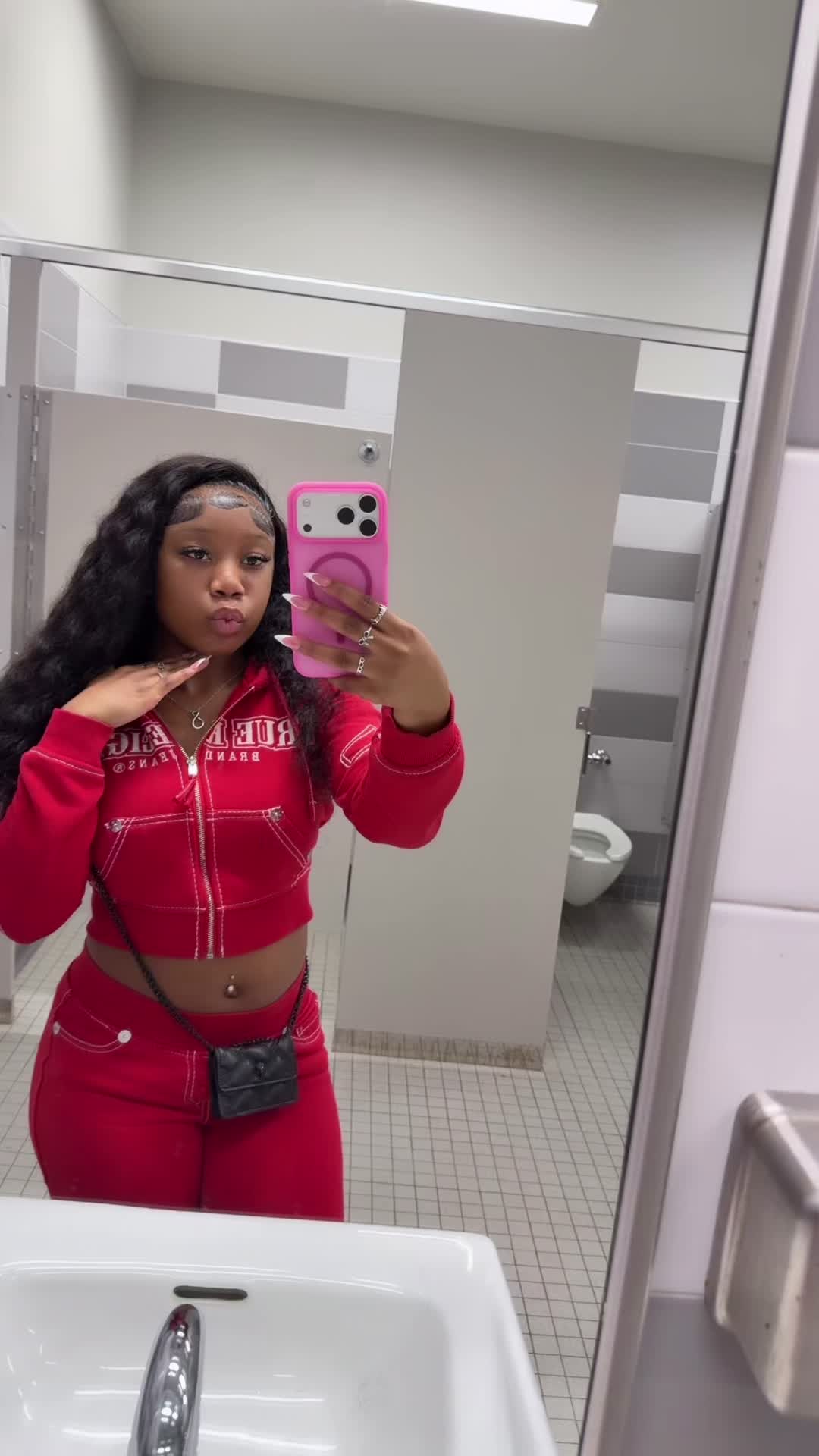 @leahofc._