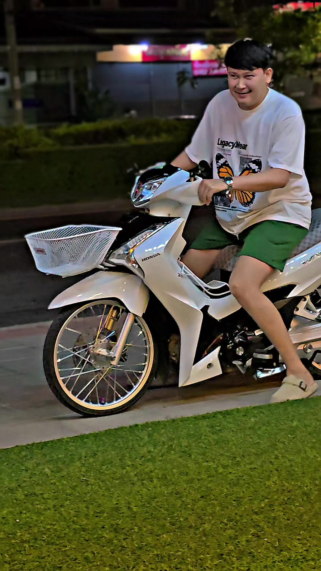 @นพรัตน์ กล่ำผ่อง
