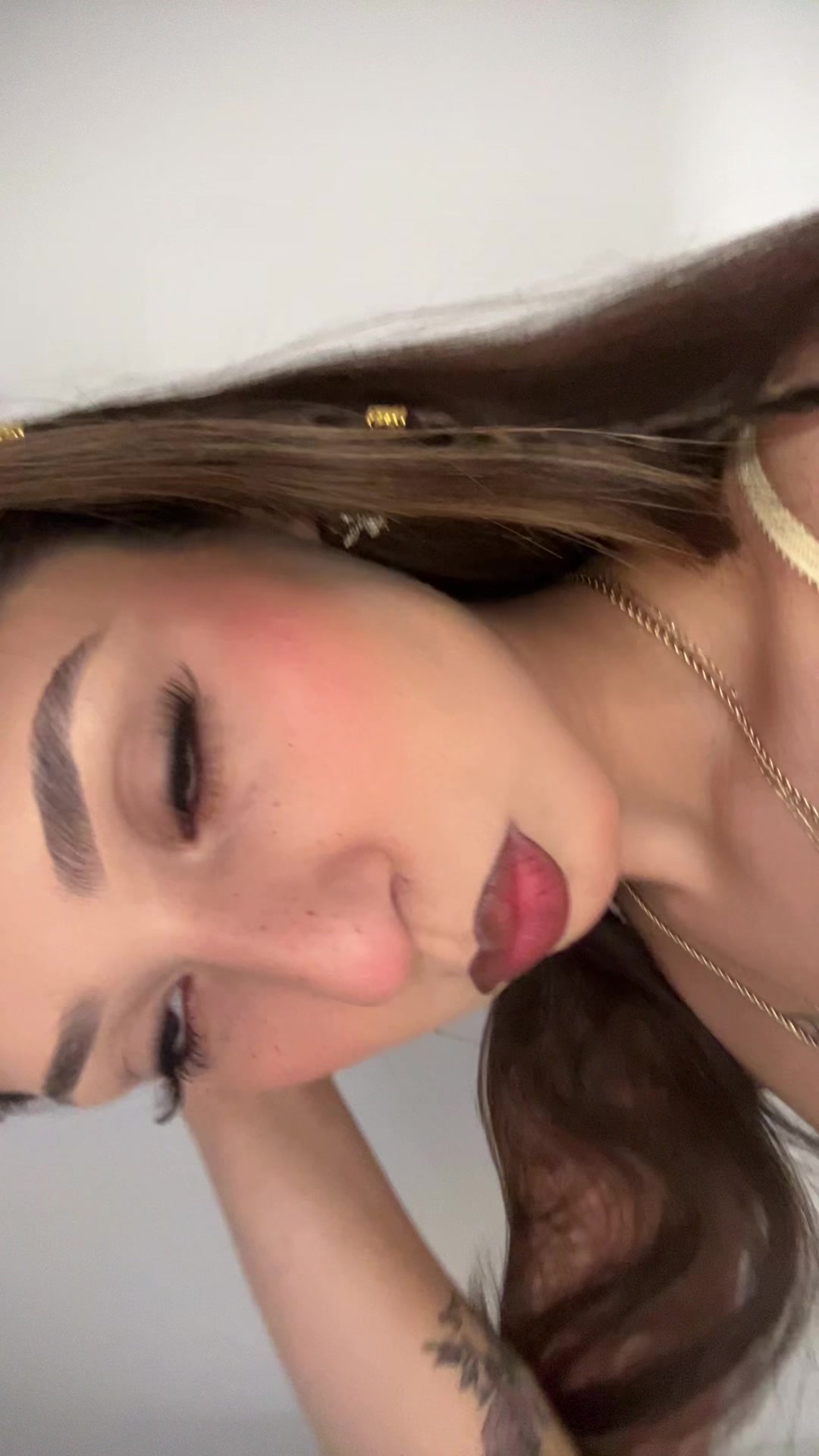 @Bella