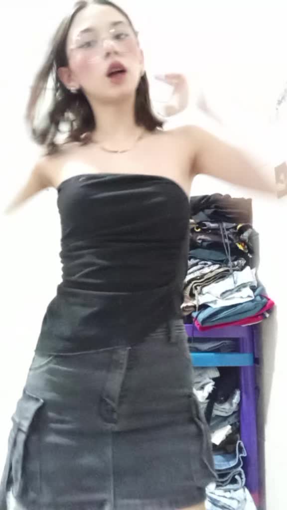 @renata_