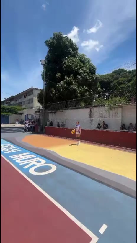 @𝓥𝓪𝓵𝓮𝓻𝔂💛...