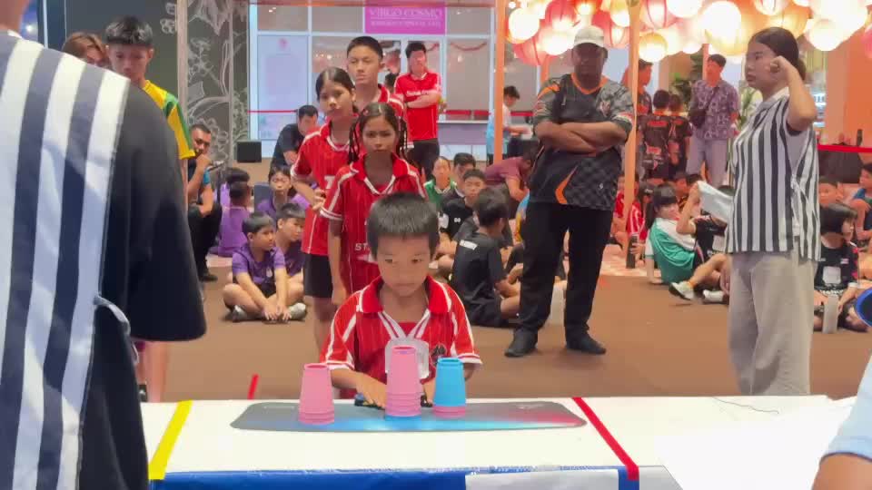 @มีน เจ้าแม่กวาดสุดเริ่ด