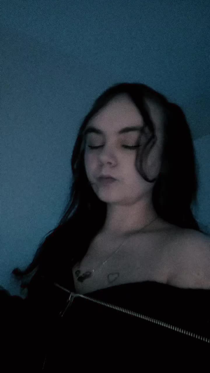 @𝔇𝔢𝔫𝔦𝔰𝔢 ୨୧🧸🐍
