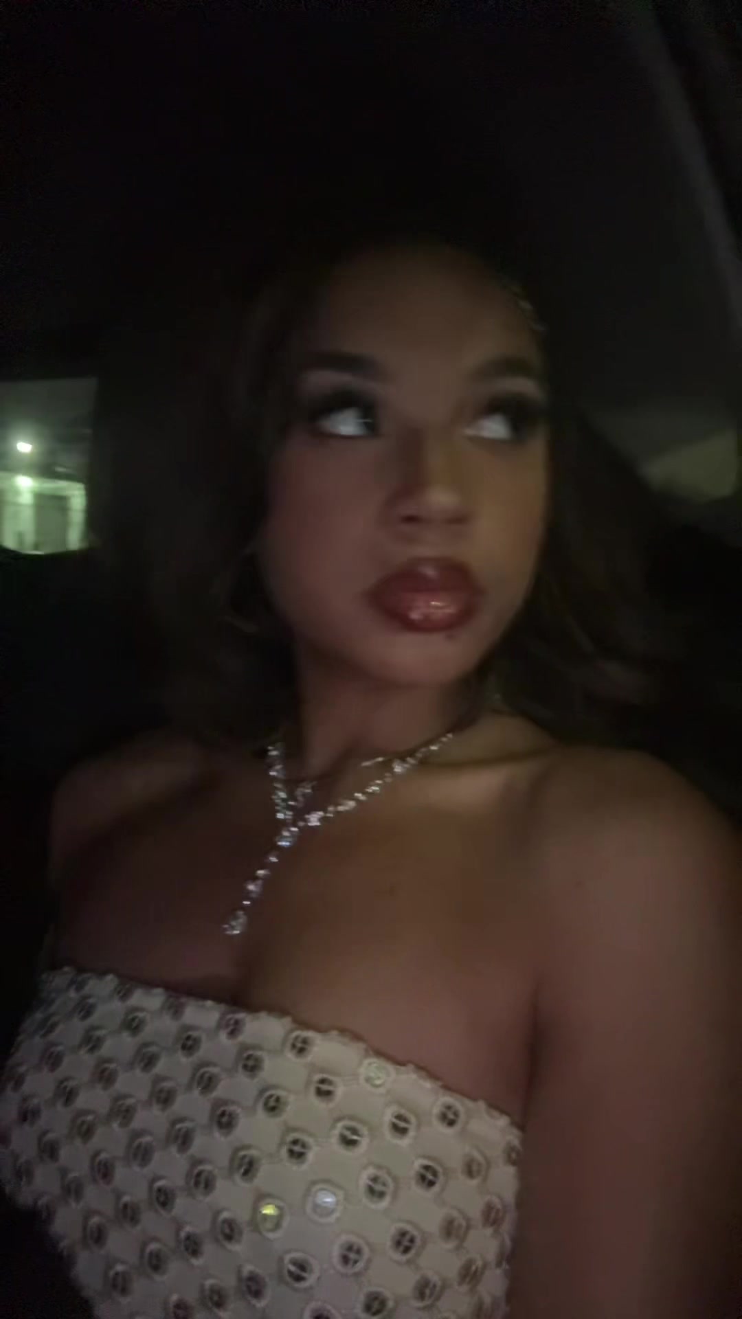 @𝐙𝐚𝐫𝐢 💫
