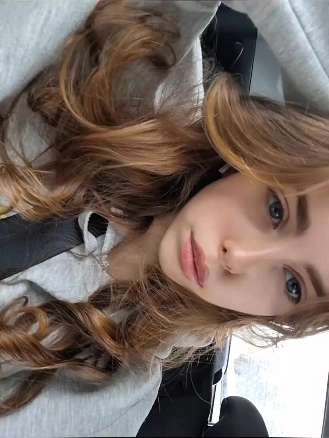@🤍🦢🌷Mi .&deg;&bull; 李乐瑶