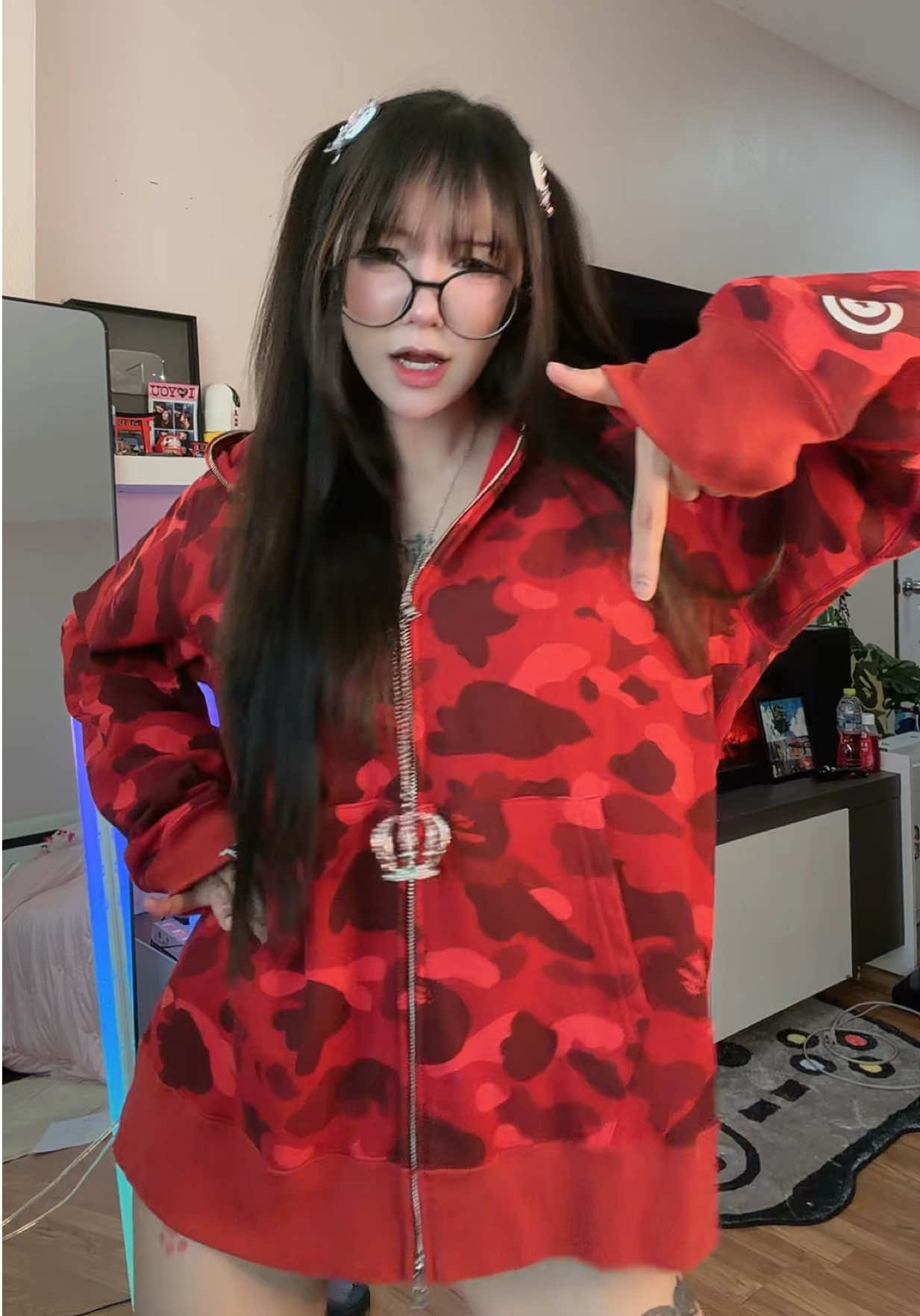 @อาเนีย&ensp;ฮับป๋ม