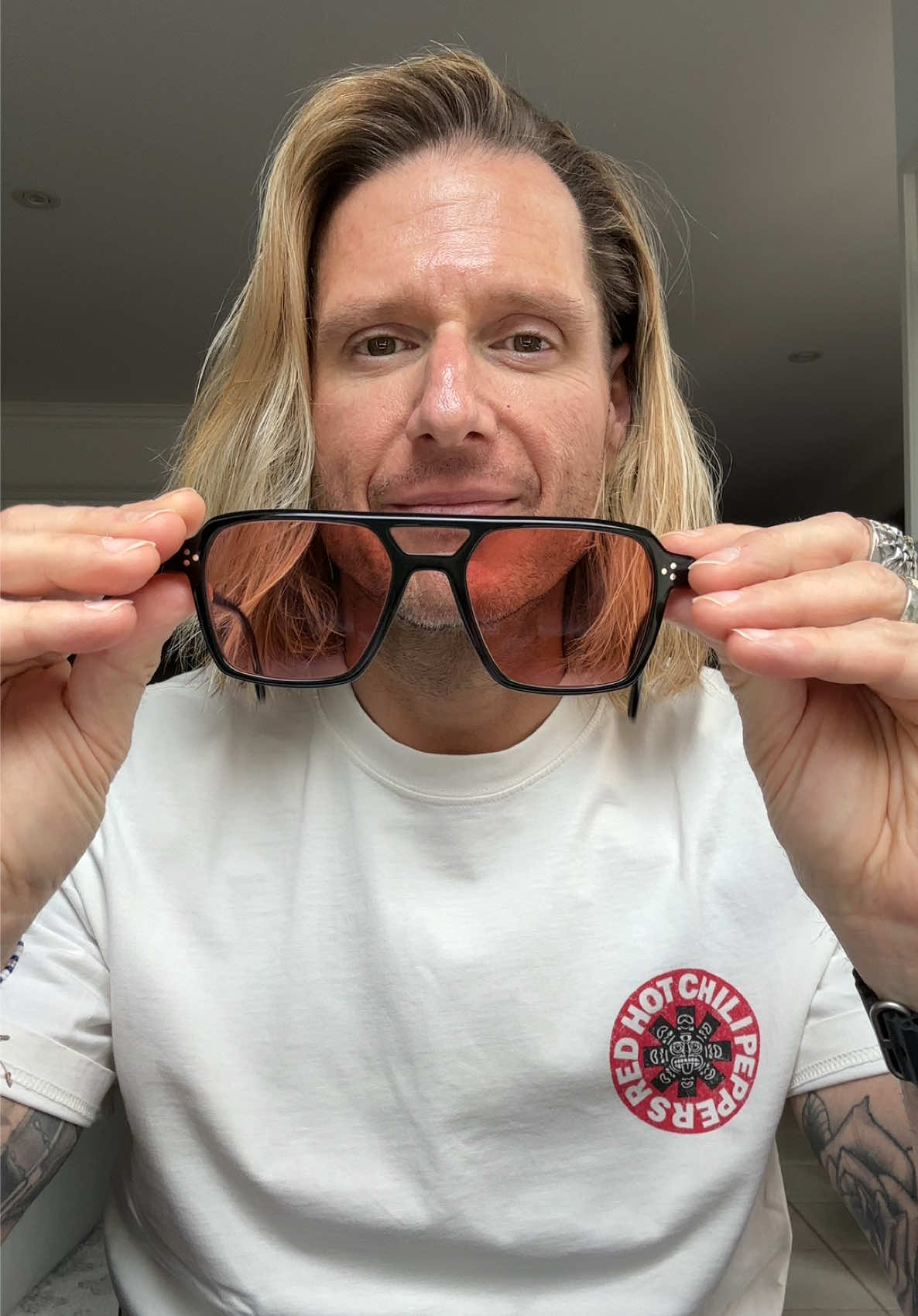 @Stevewearsglasses