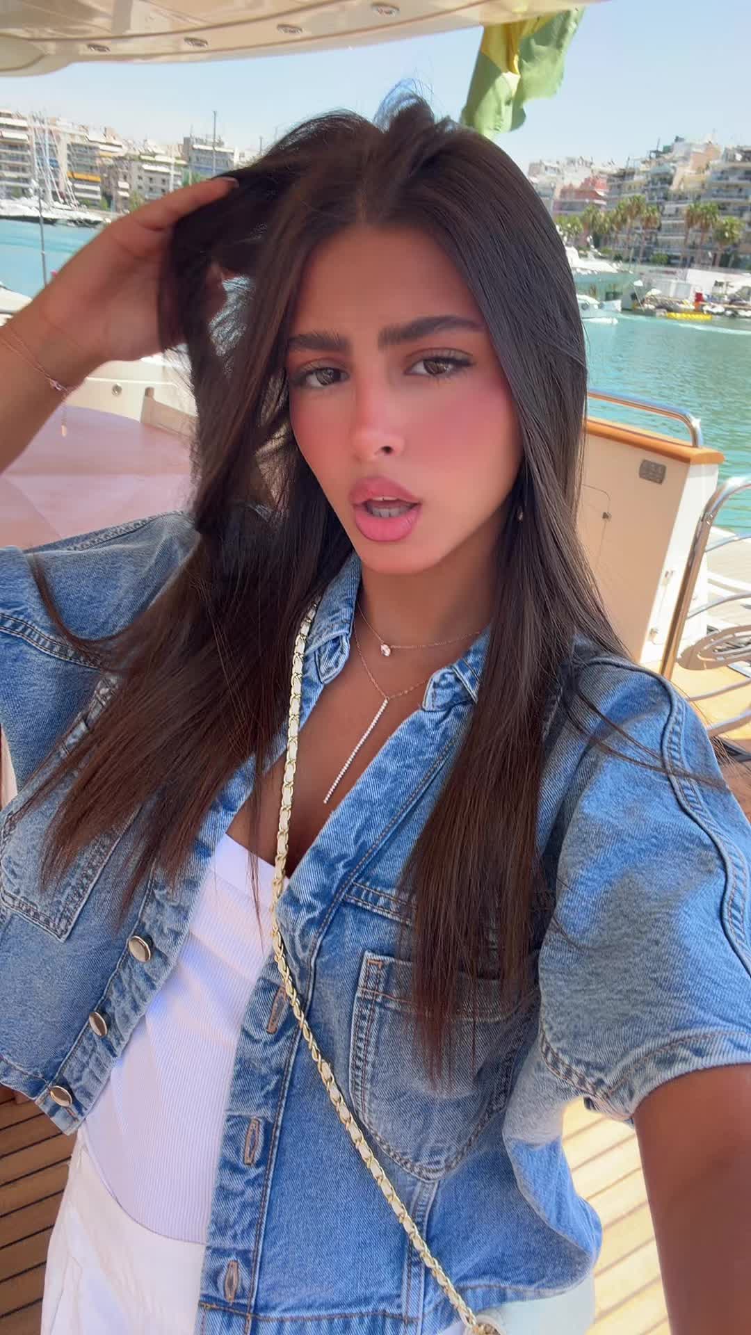 @HILI VAKNEEN