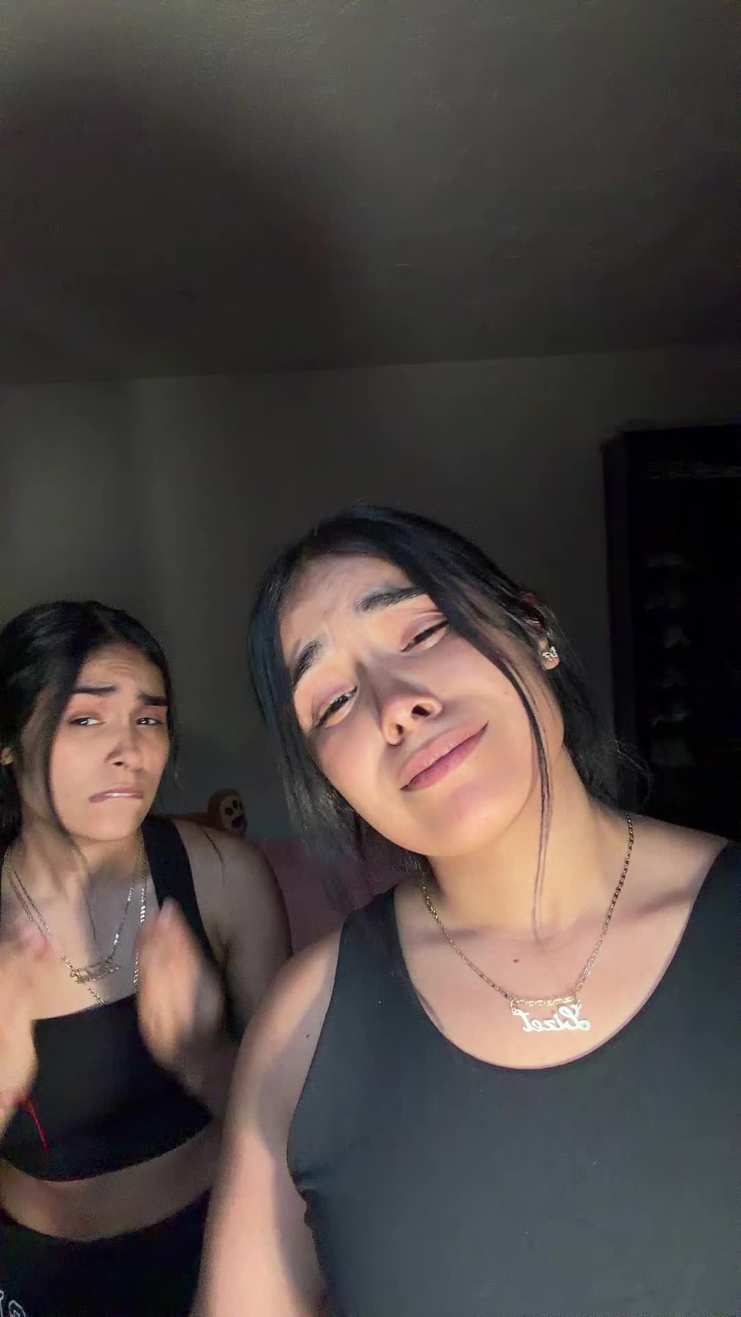 @Las gemelas Reyes