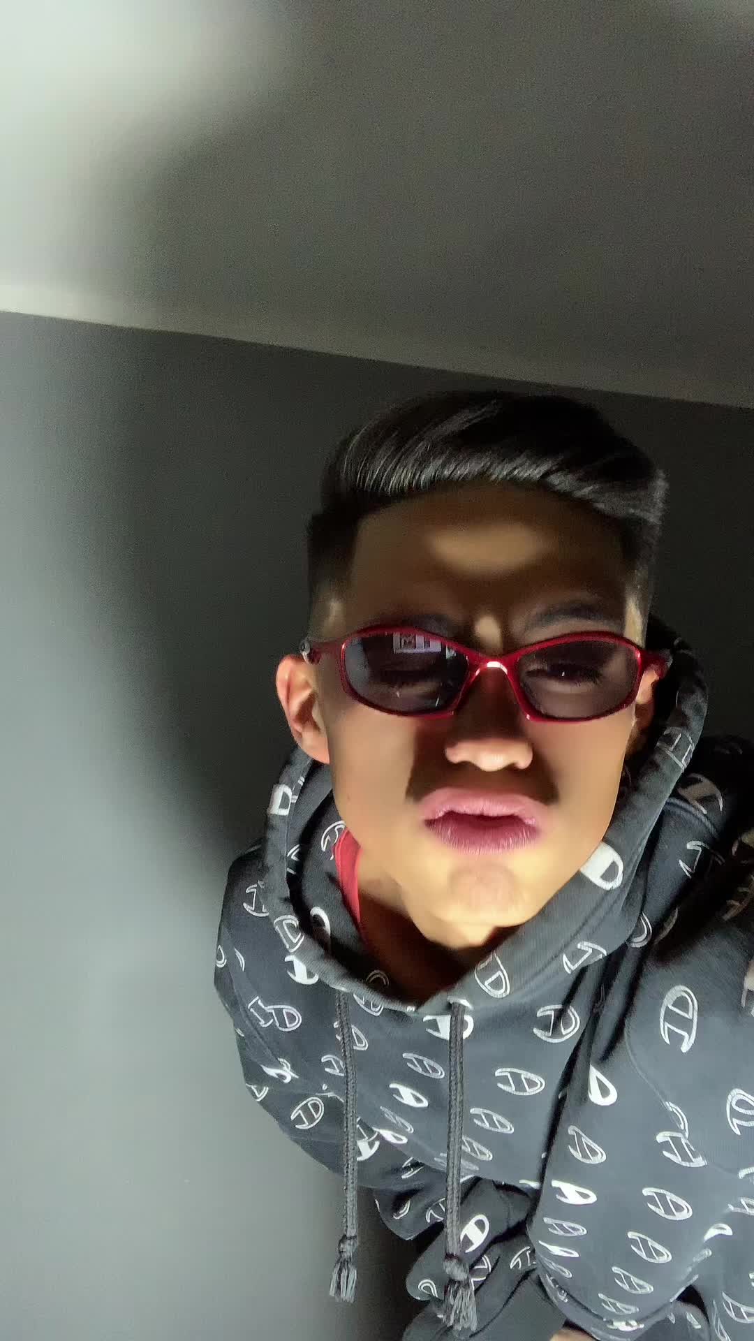 @🤴🏻.