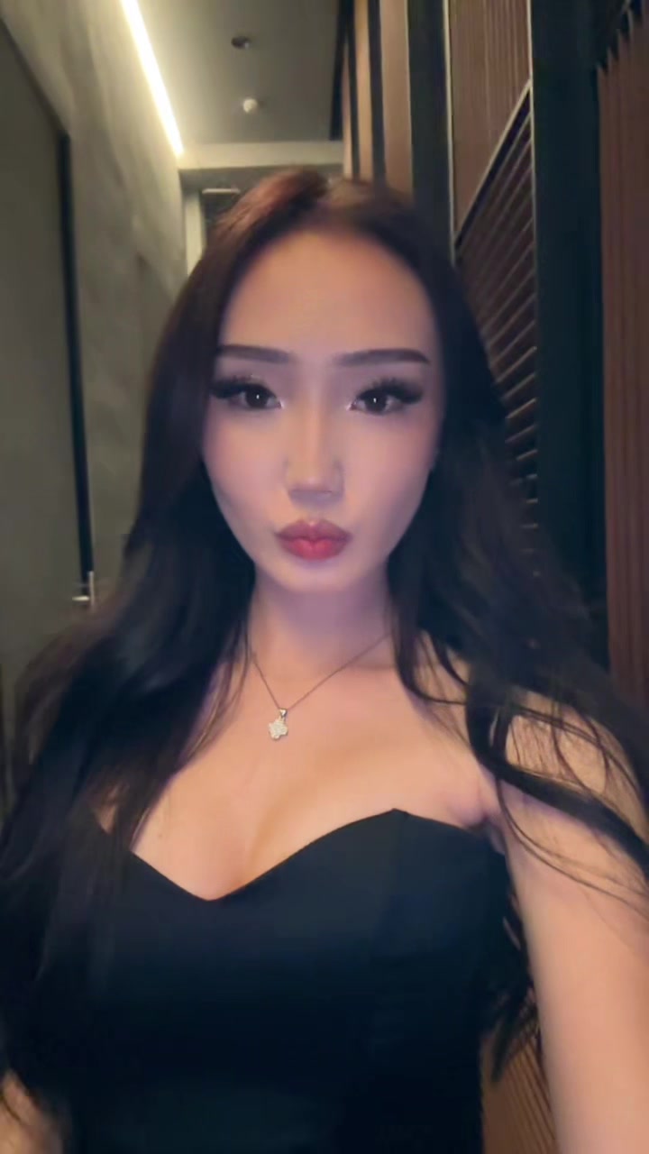 @⃟