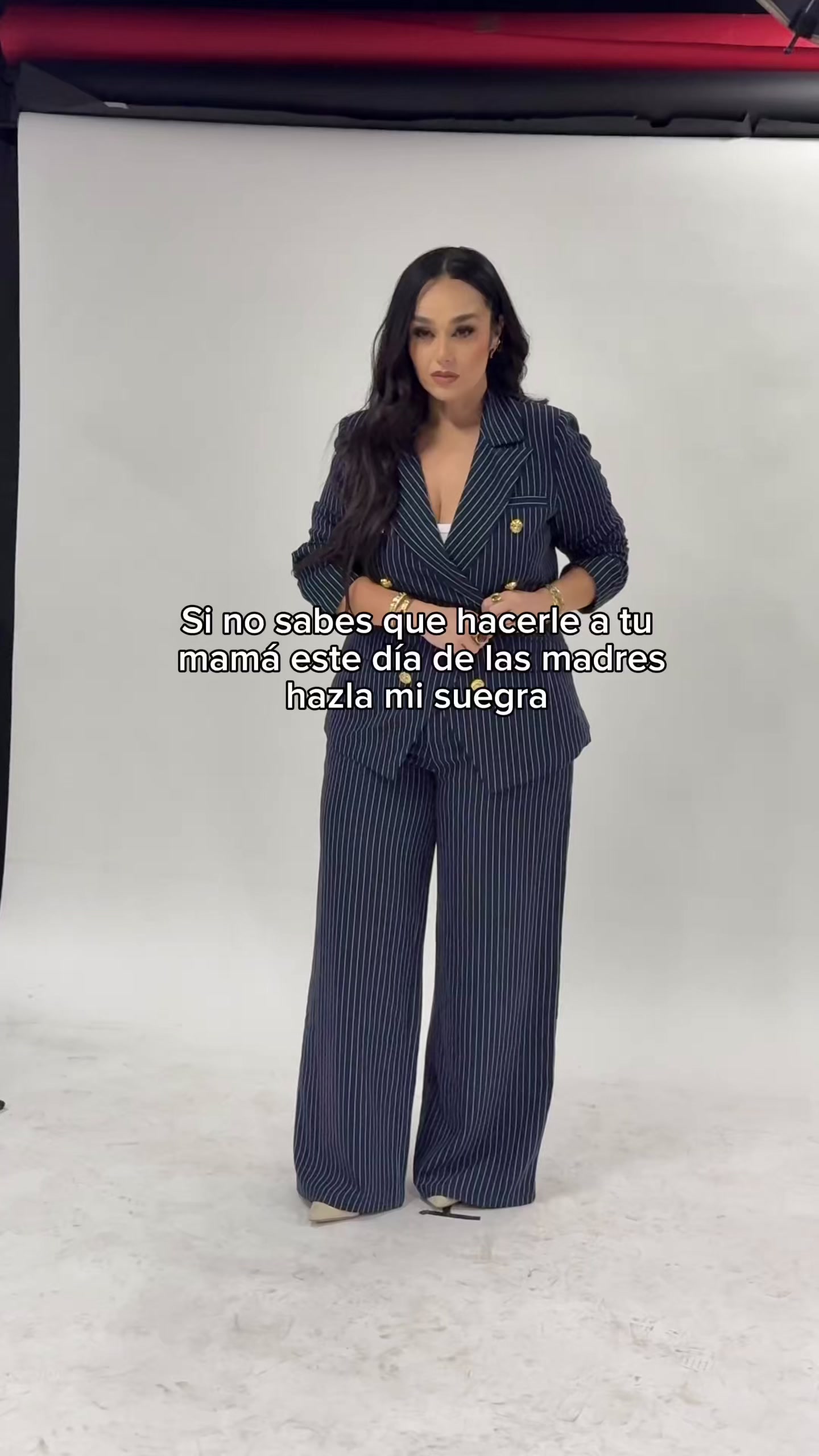 @monicamakaco