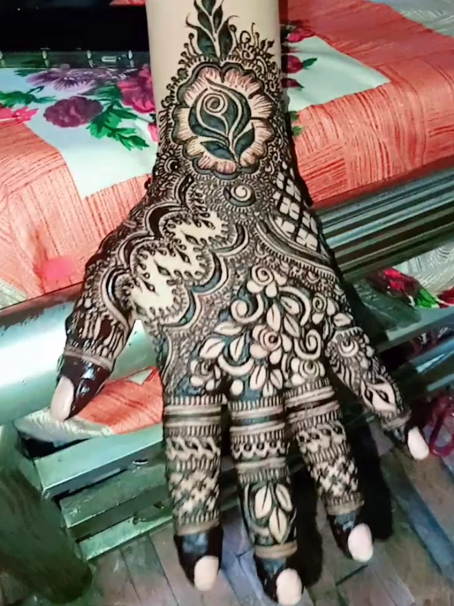 @Mehndi design by Nabahat