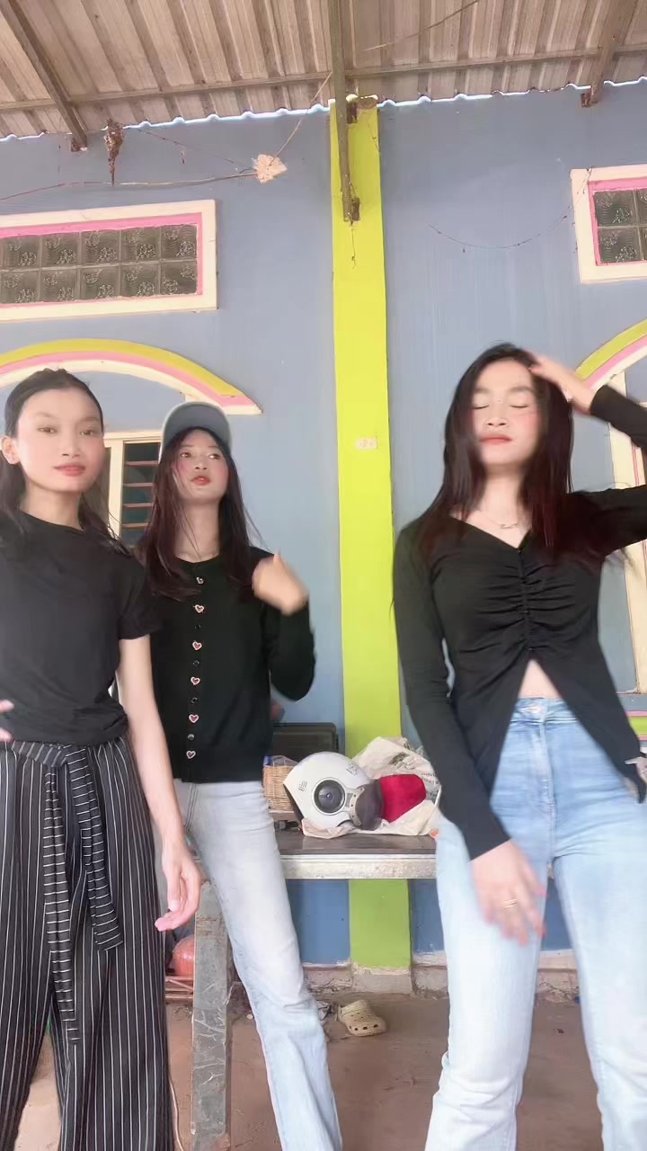 @ស្រីឌីចាយលុយមិនចេះគិត