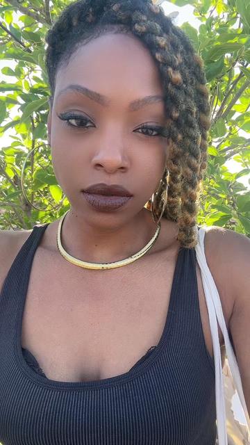 @queenderella1