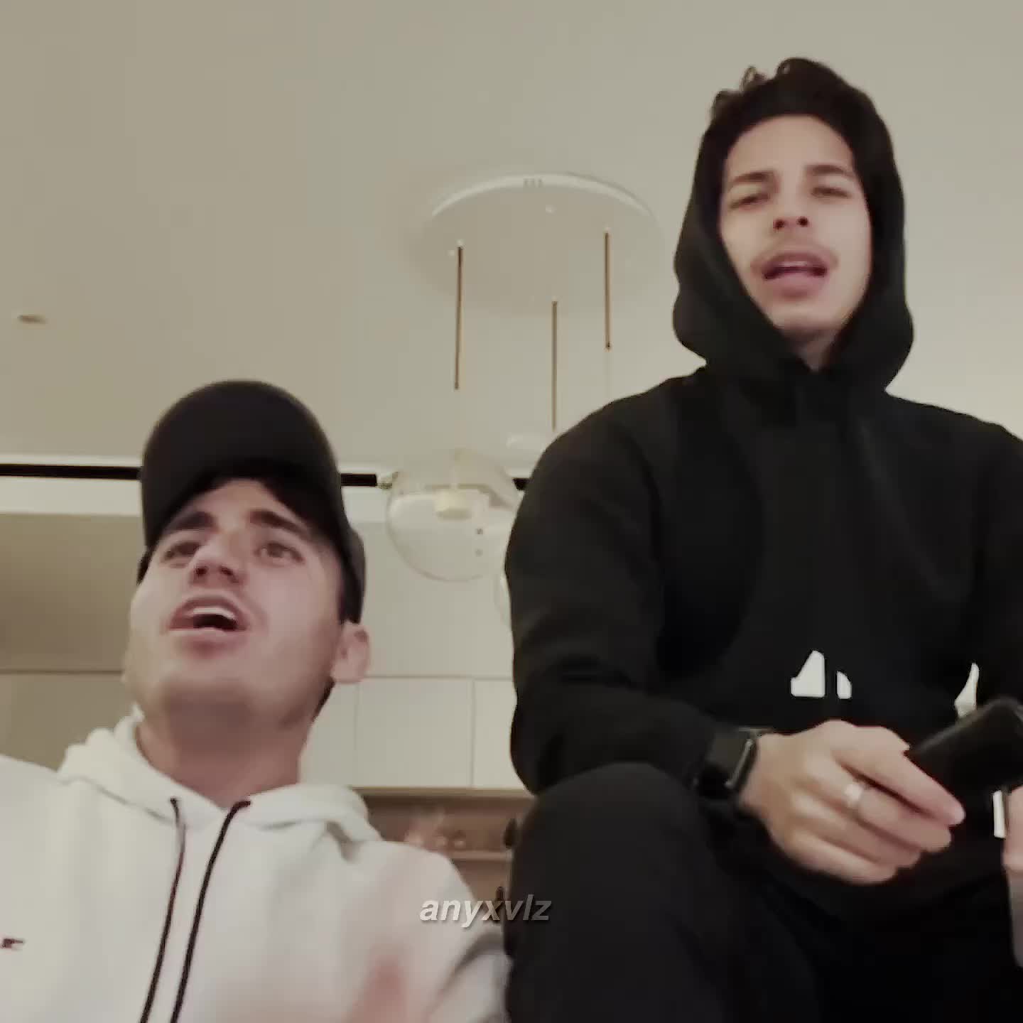 @𝙖𝙣𝙣𝙞𝙚
