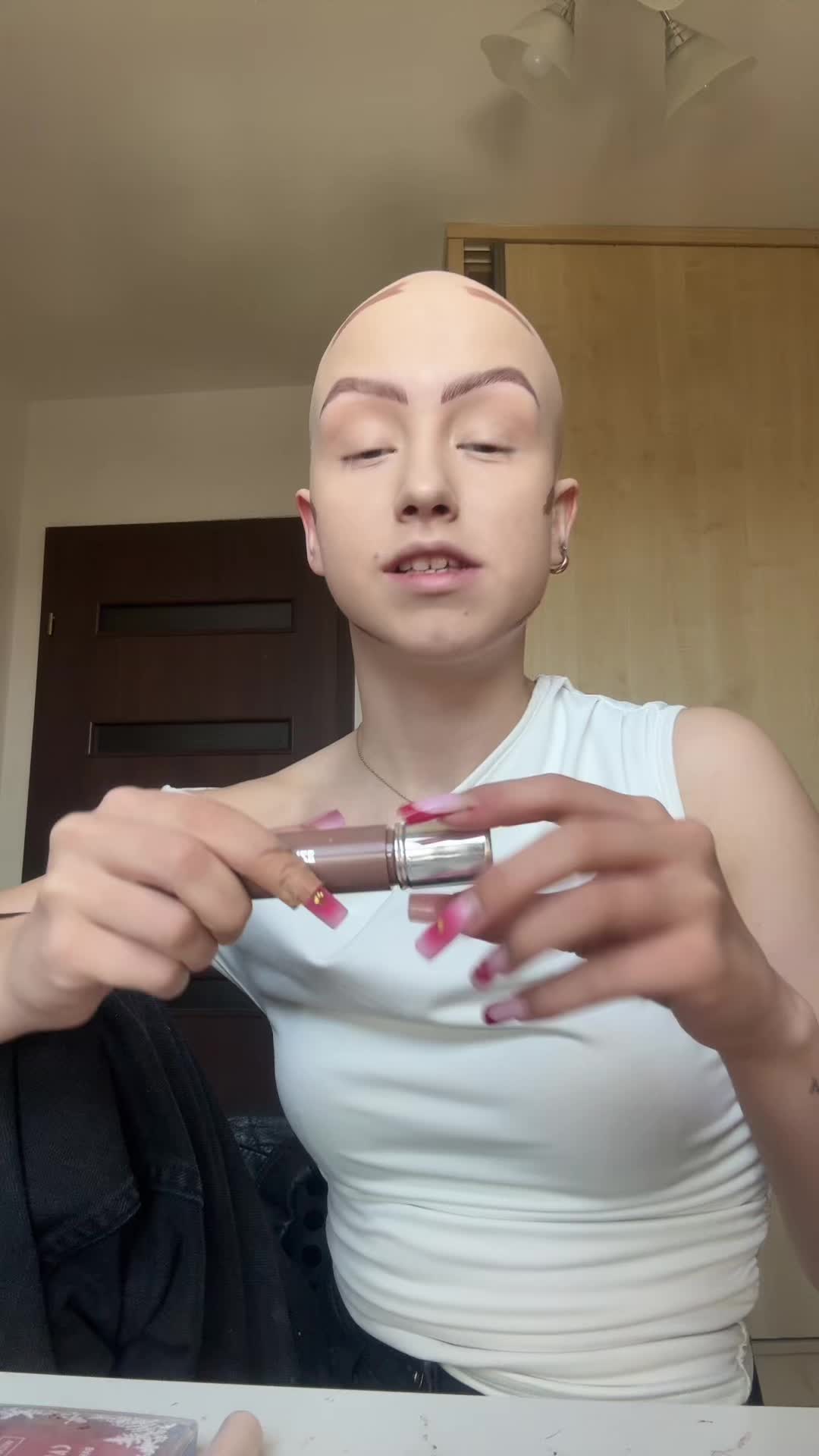 @alastraz_