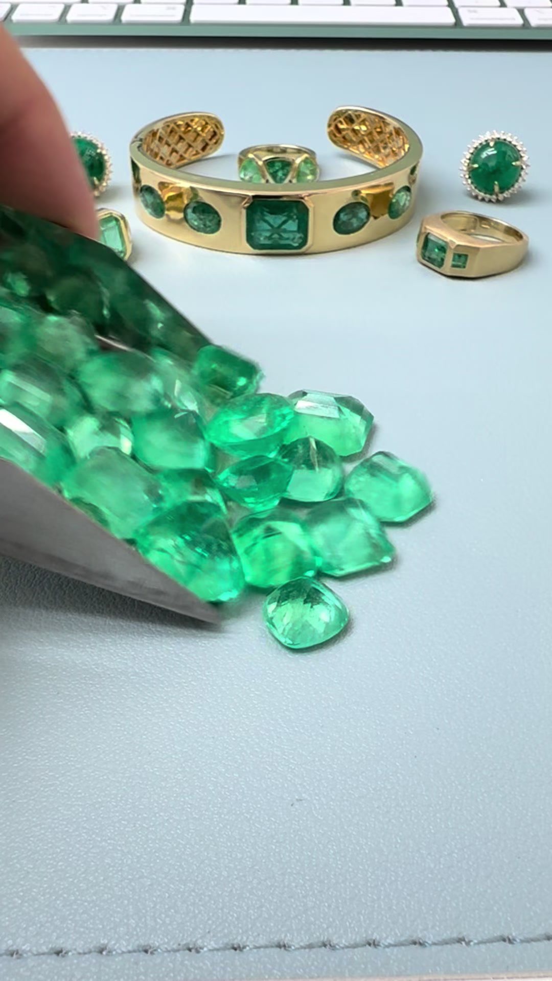 @JR Colombian Emerald