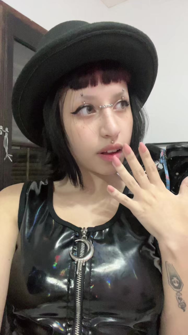 @Nora 🦇
