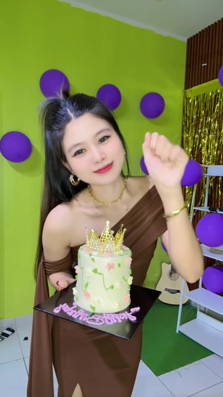 @ʏᴜʀɪ☂︎🛍️🎁🚙