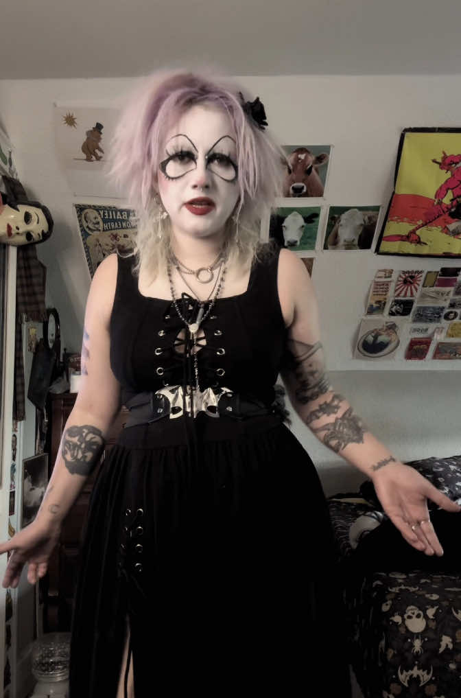 @dollygoth666