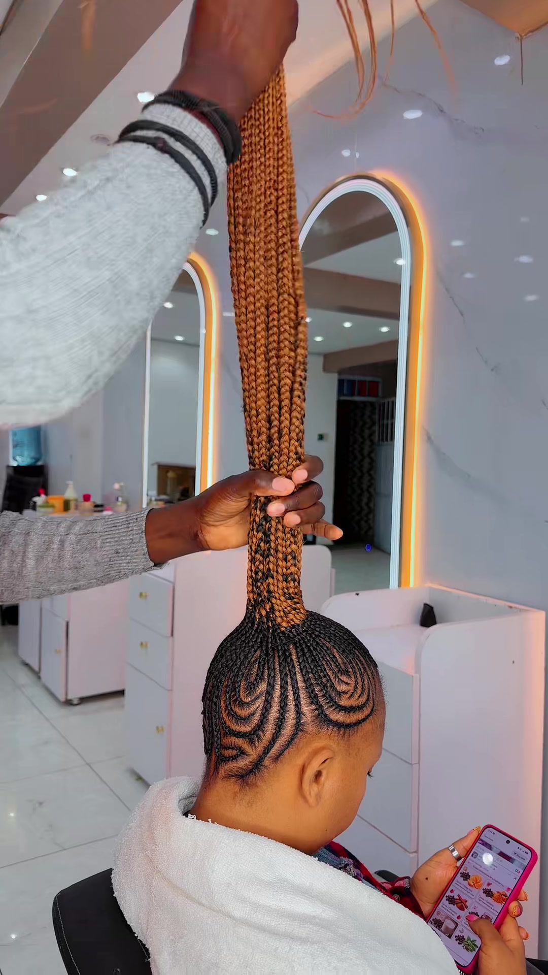 @GEECURLY SALON