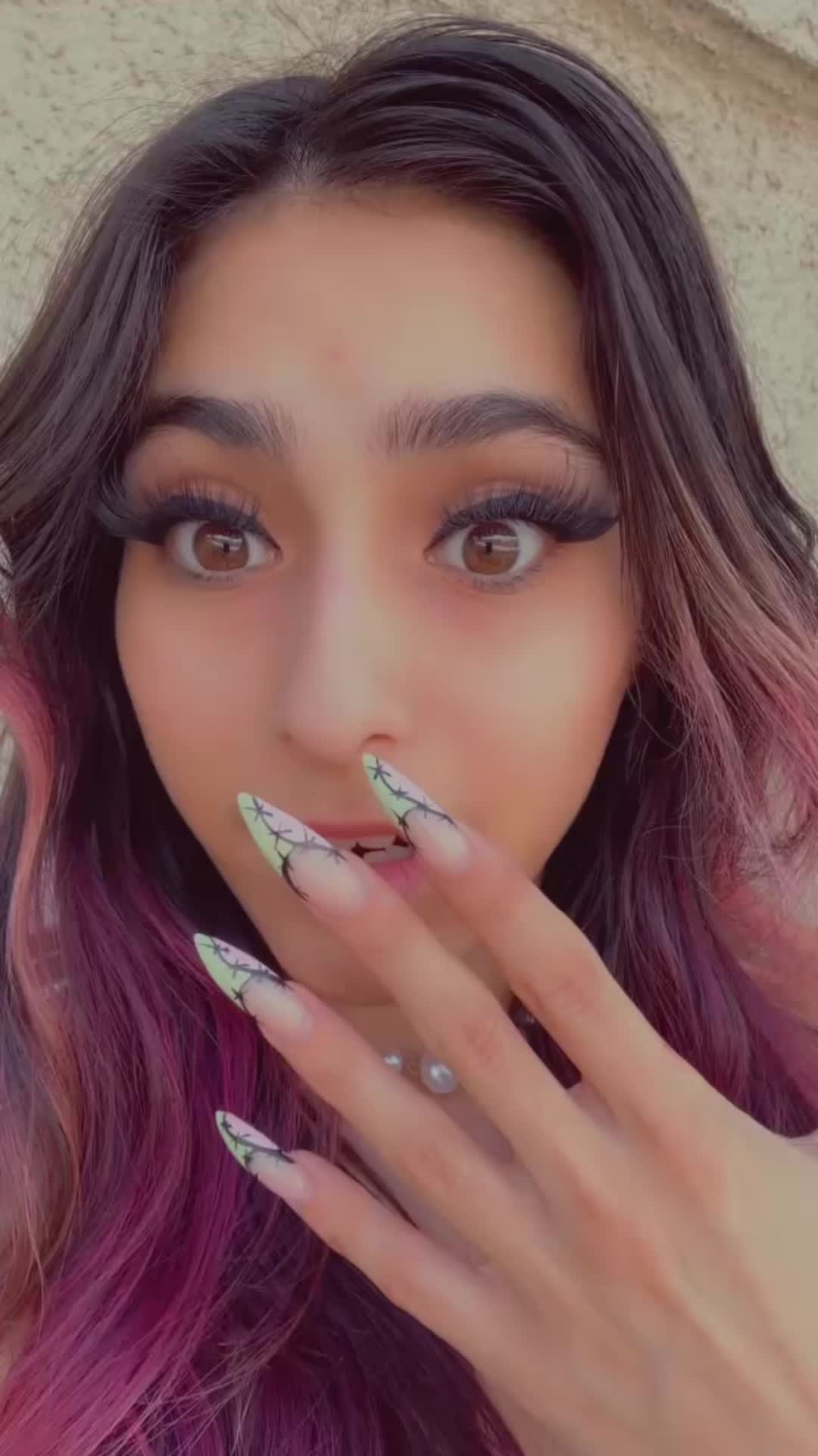@𝔇𝔞𝔷𝔷♡︎