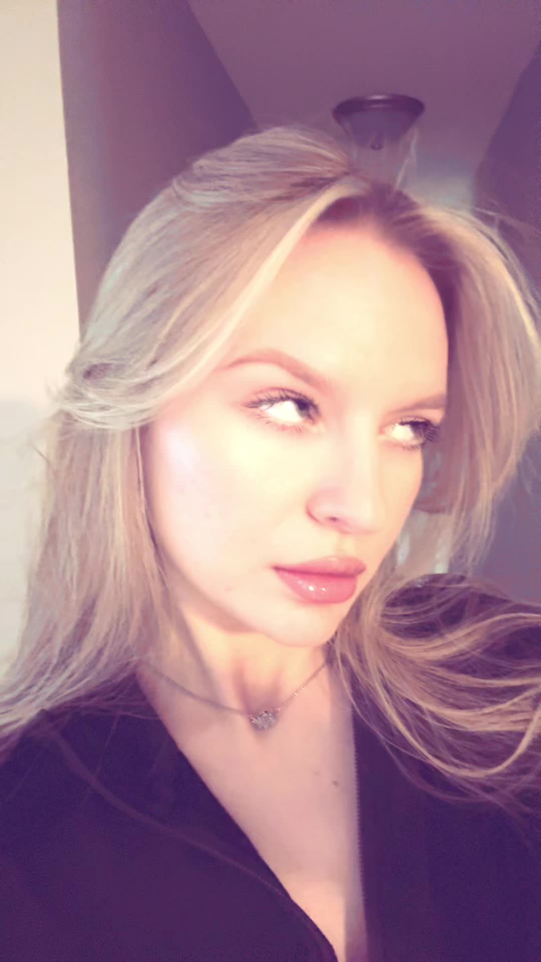 @aksjhskakshsjsj